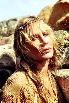 General knowledge about Daryl Hannah