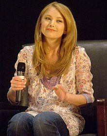 General knowledge about Elisabeth Harnois