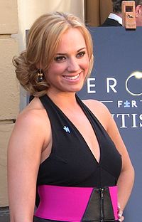General knowledge about Andrea Bowen