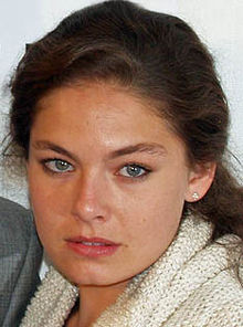 General knowledge about Alexa Davalos