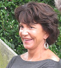 General knowledge about Mercedes Ruehl
