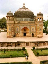 General knowledge about Tombs of Mohd. Momin and Hazi Jamal